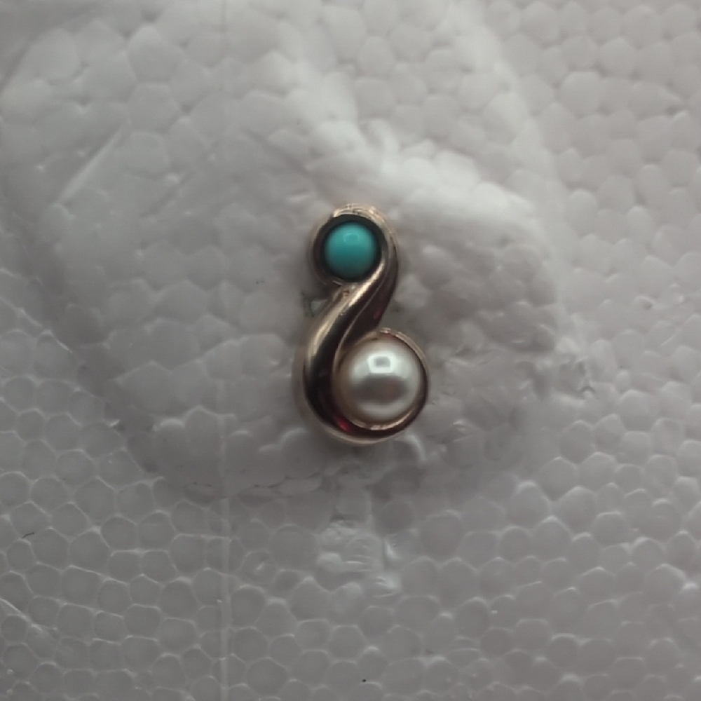 Avon | Elegant Gold Toned and Turquoise Pearl Stud Earring